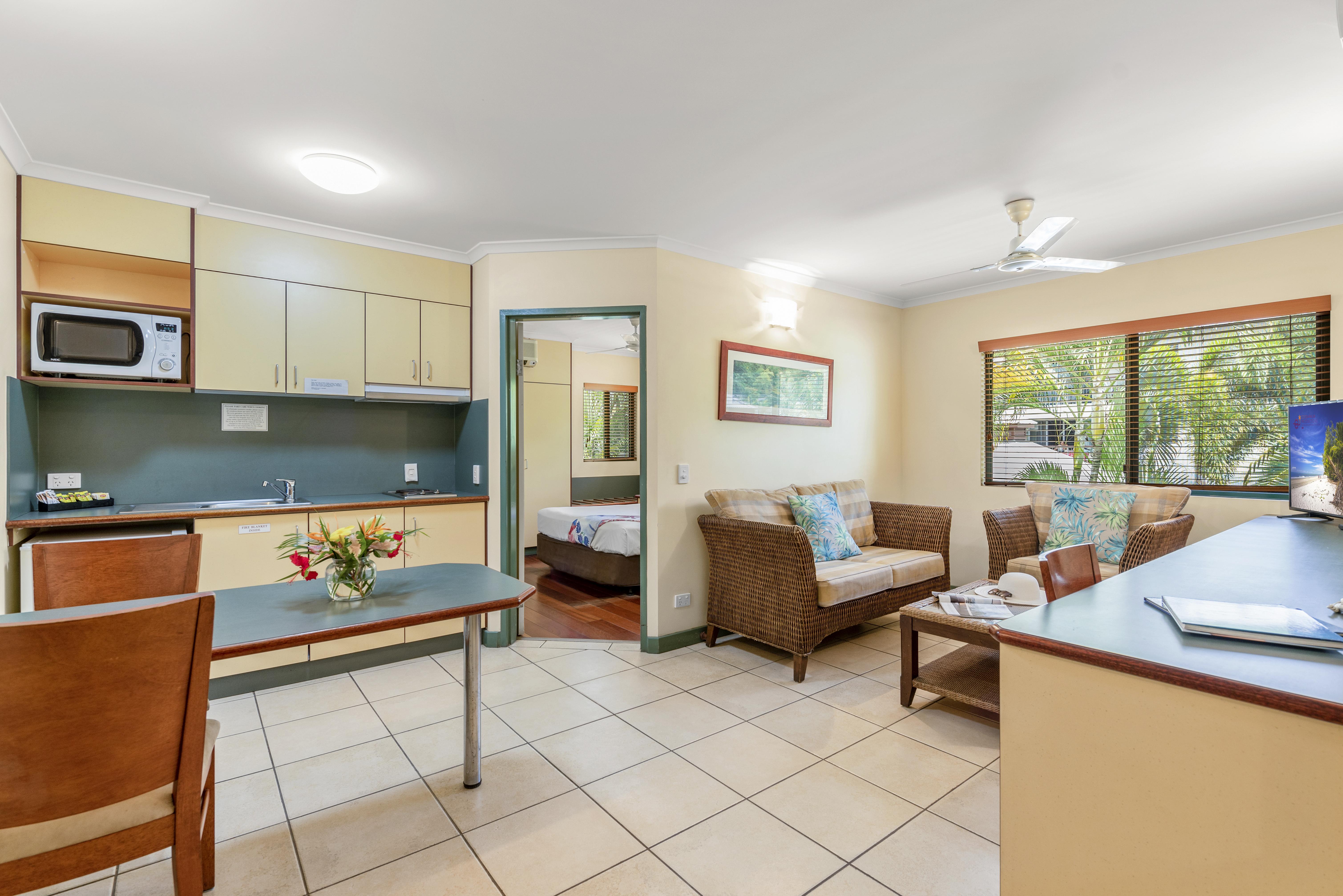 Bay Village Tropical Retreat & Apartments Κερνς Εξωτερικό φωτογραφία