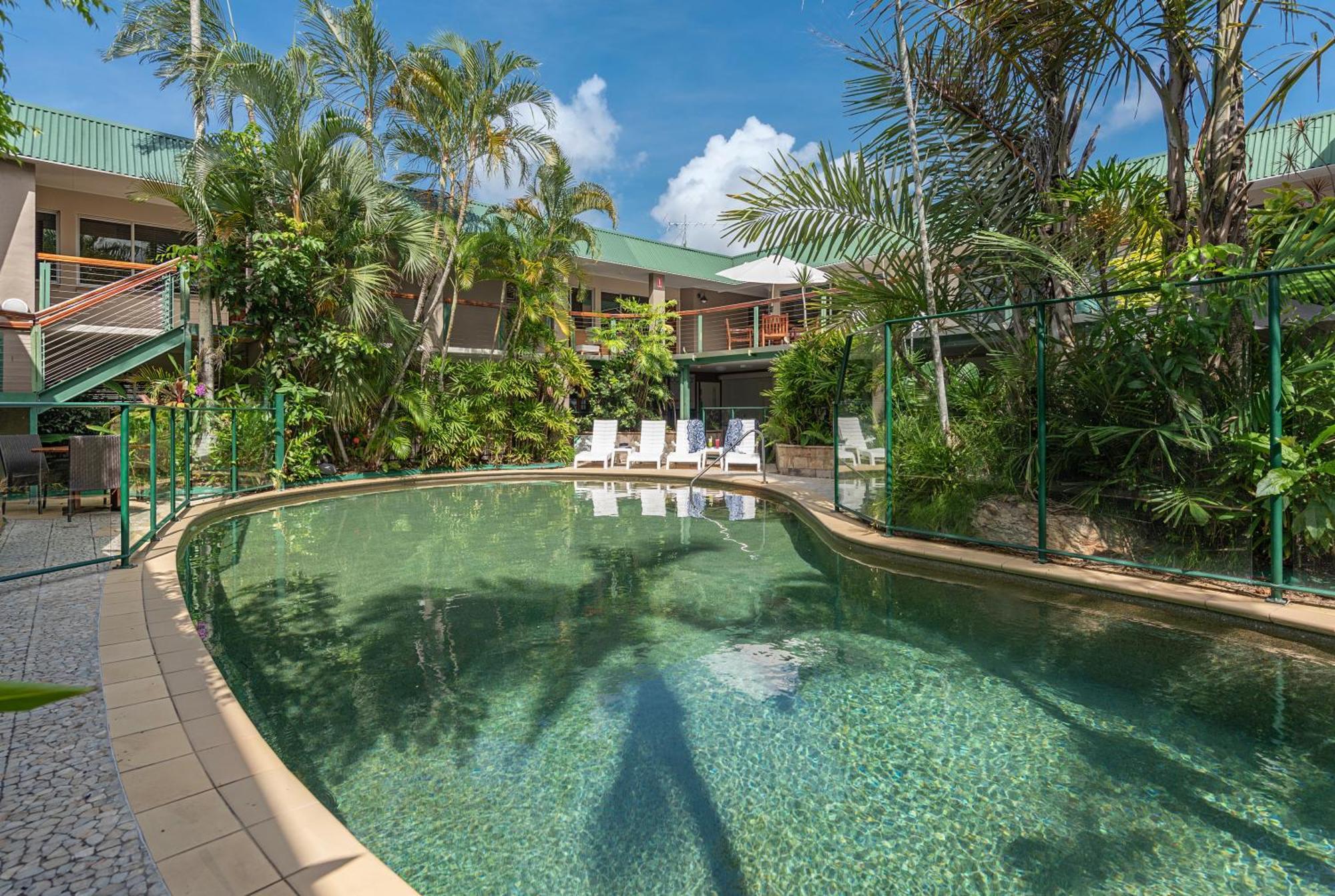 Bay Village Tropical Retreat & Apartments Κερνς Εξωτερικό φωτογραφία
