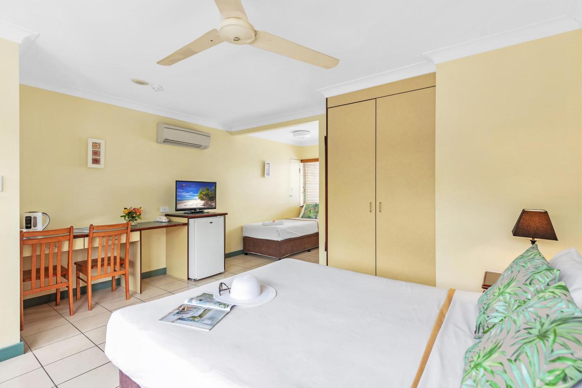 Bay Village Tropical Retreat & Apartments Κερνς Εξωτερικό φωτογραφία
