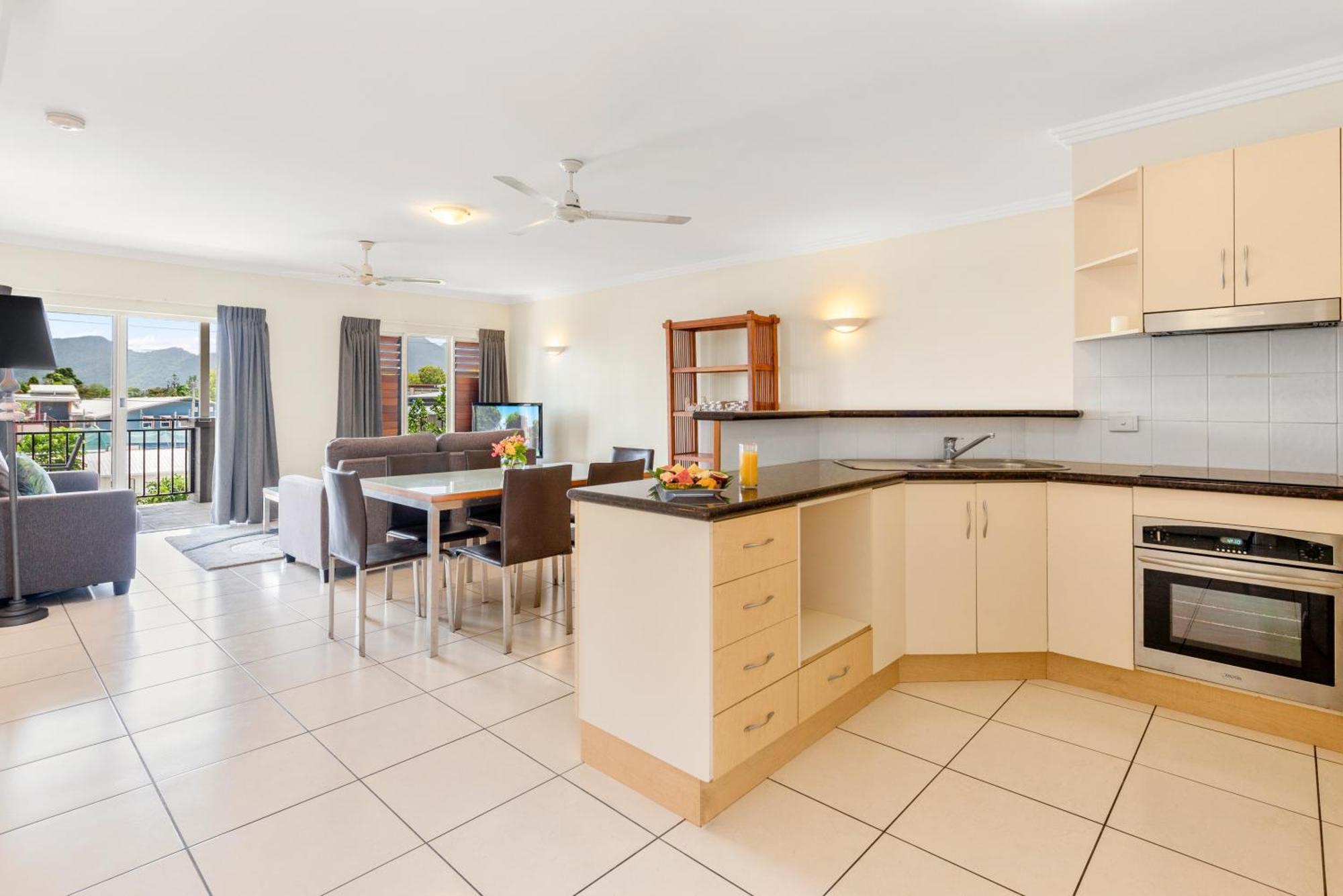 Bay Village Tropical Retreat & Apartments Κερνς Εξωτερικό φωτογραφία